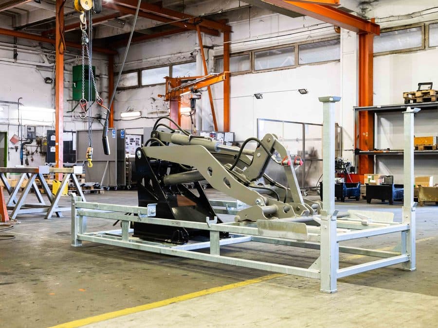 Wheel-loader boom sub-assembly on the assembly stand at Kapos Atlas